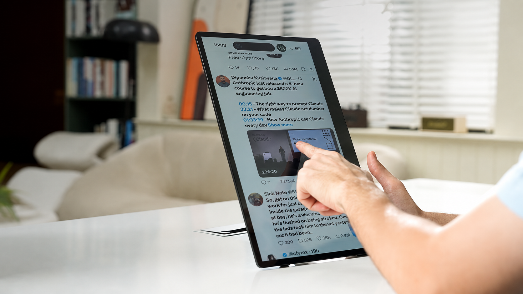4URPC: 15.6" Wireless Touchscreen Portable Monitor